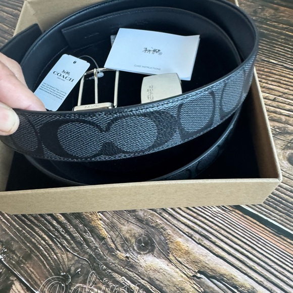 NWT Coach Signature Black Cut-to-Size Reversible Belt in a Gift Box - Picture 2 of 5
